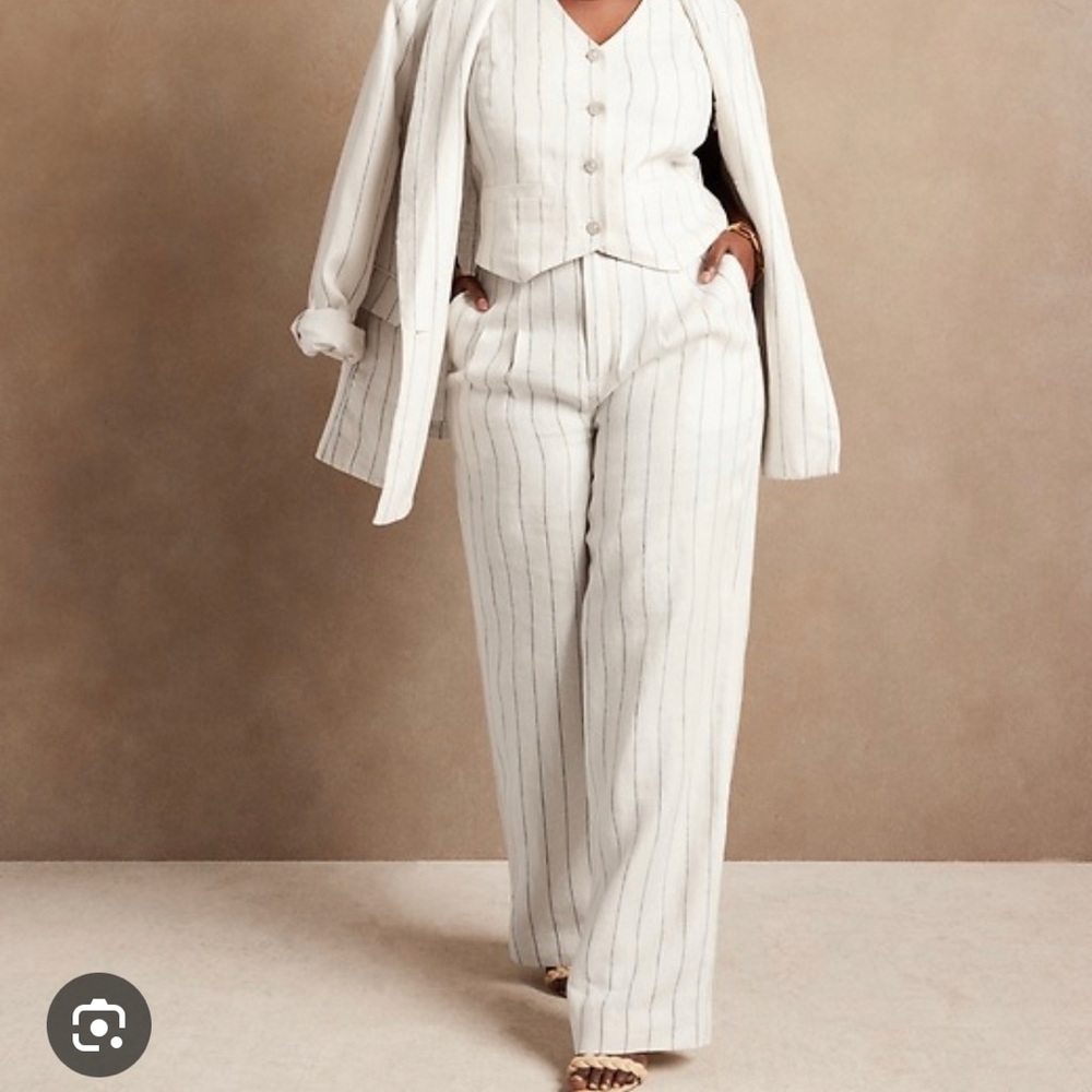 Banana Republic | Women's Cream and Navy Wide Leg Striped Linen Pants (Size 10)